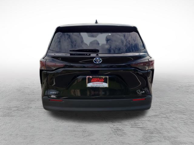 Certified 2025 Toyota Sienna LE FWD image 6