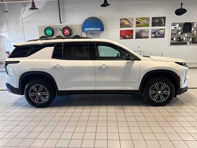 Used 2026 Chevrolet Traverse LT w/ Driver Confidence Package FWD image 2