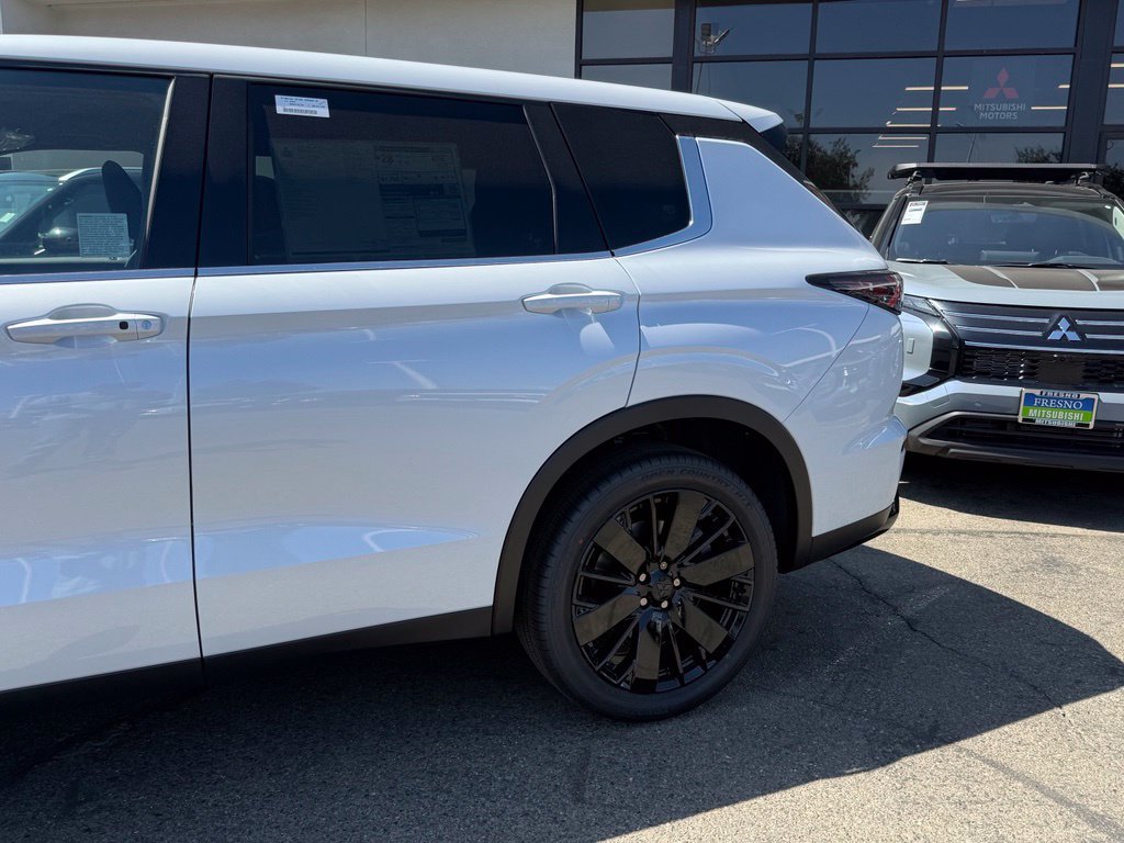 New 2026 Mitsubishi Outlander LE FWD image 6