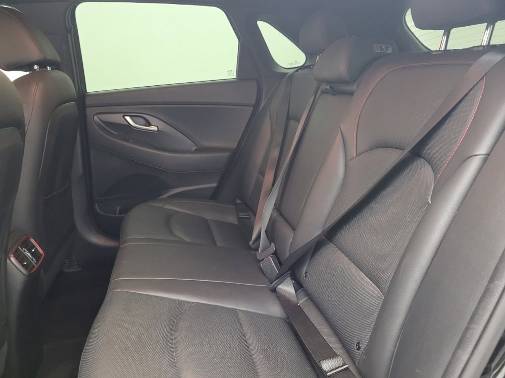 Used 2018 Hyundai Elantra GT Sport image 18