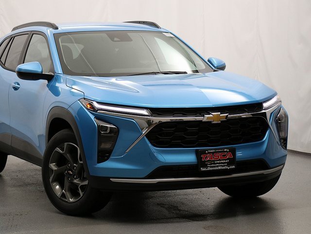 New 2026 Chevrolet Trax LT w/ Driver Confidence Package image 2