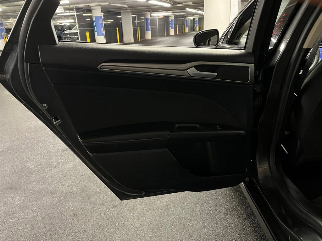 Used 2020 Ford Fusion SE FWD image 17