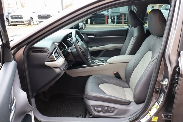 Used 2018 Toyota Camry XLE image 7