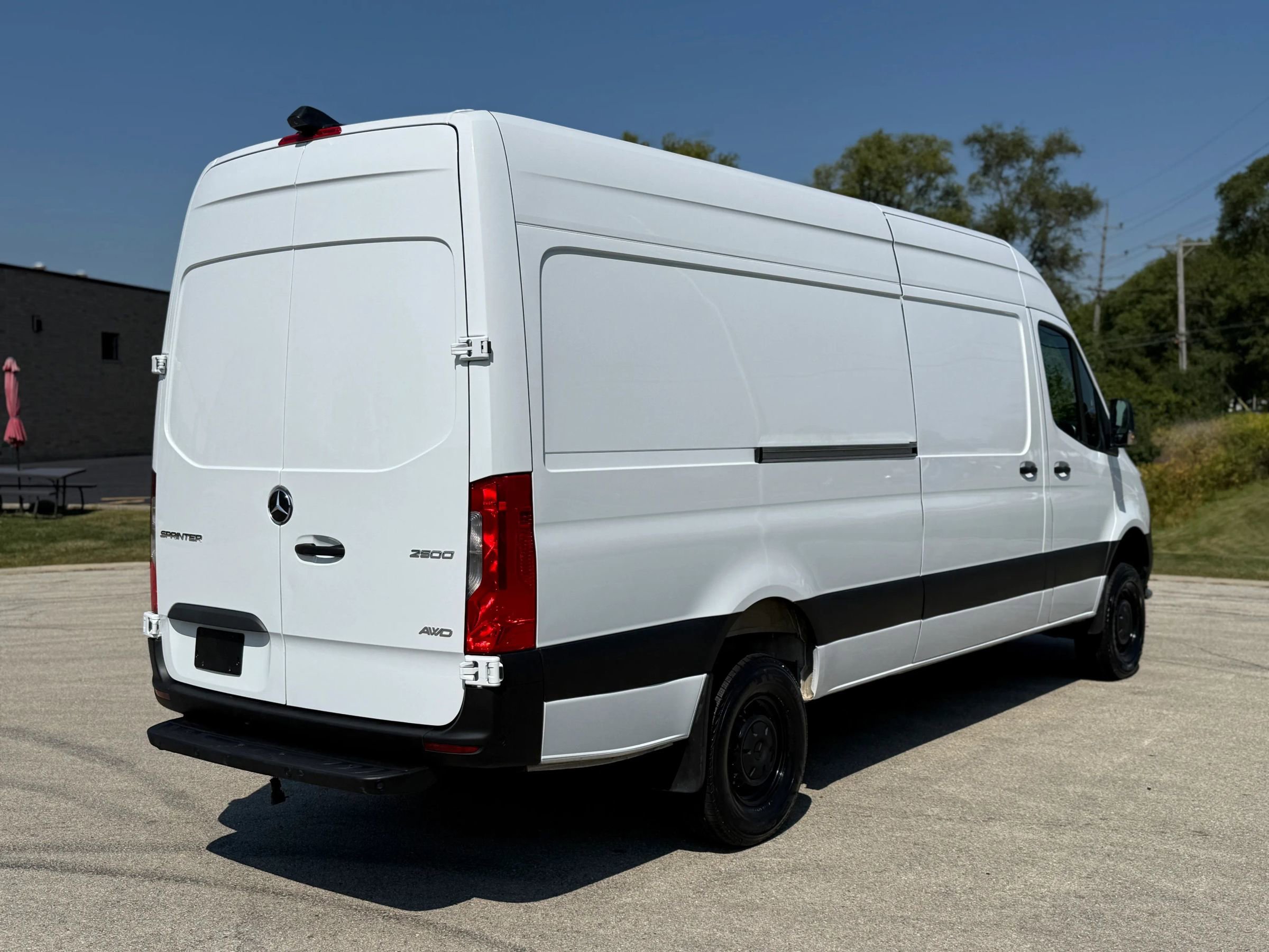 Used 2024 Mercedes-Benz Sprinter 2500 image 3