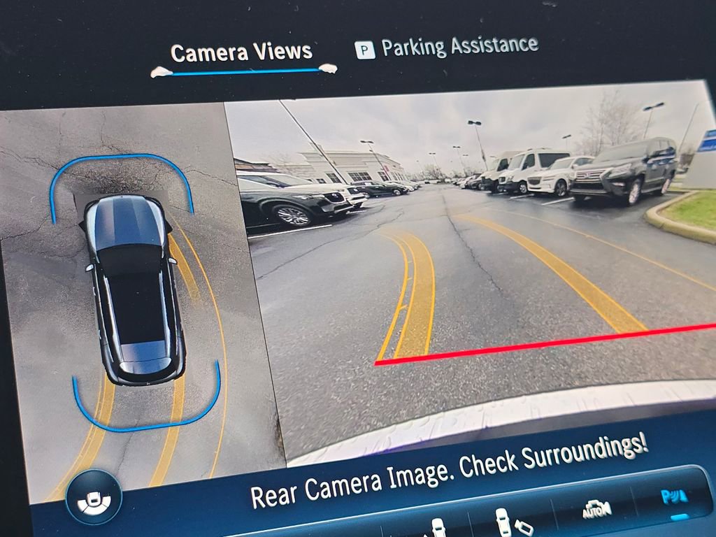 Used 2025 Mercedes-Benz GLC 300 4MATIC image 32