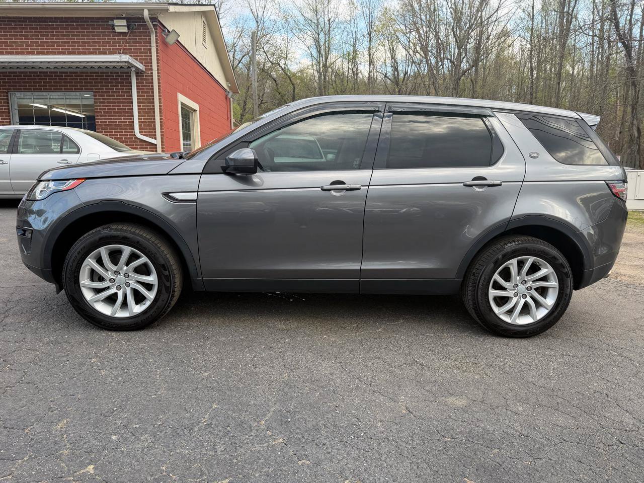 Used 2016 Land Rover Discovery Sport HSE AWD/4WD image 2