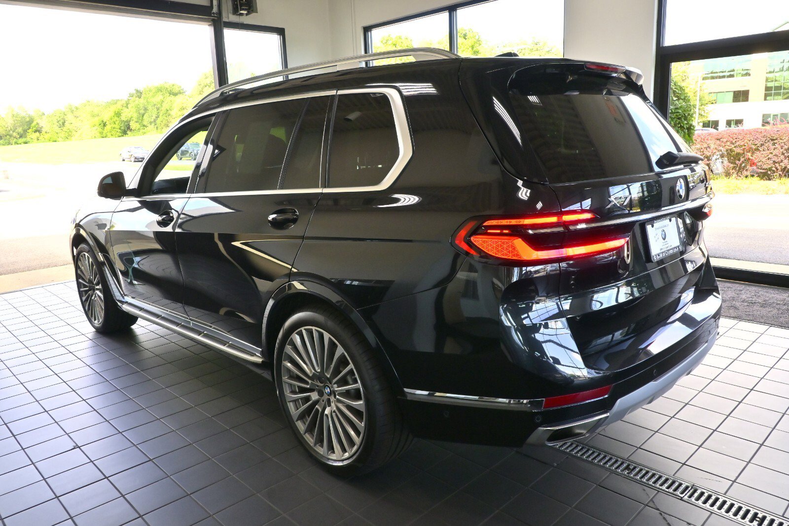 Certified 2023 BMW X7 xDrive40i w/ Executive Package image 6