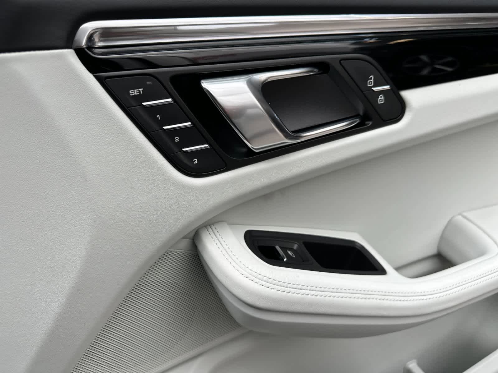 New 2026 Porsche Macan image 19