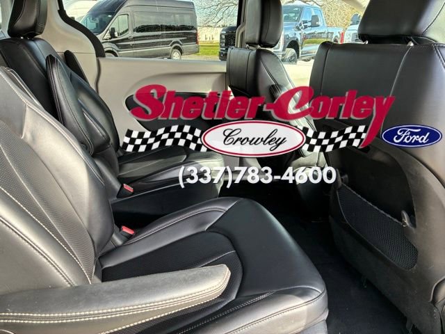 Used 2023 Chrysler Pacifica Touring-L image 9