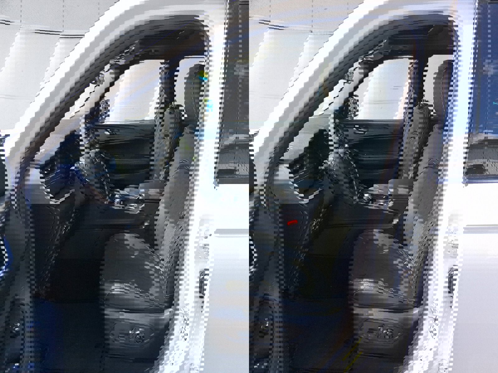 New 2025 Jeep Grand Cherokee Altitude image 10