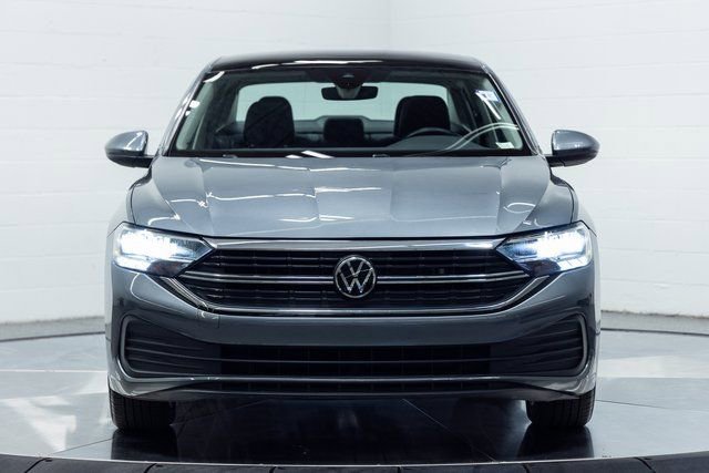 Used 2024 Volkswagen Jetta SE image 5