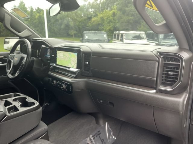 Used 2025 Chevrolet Silverado 1500 LT AWD/4WD image 29