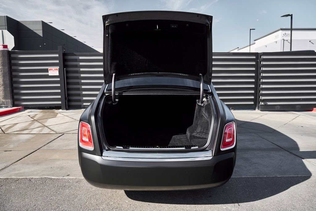 Used 2025 Rolls-Royce Phantom Sedan image 18