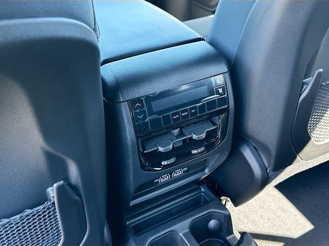 New 2025 Jeep Grand Cherokee L Laredo image 17