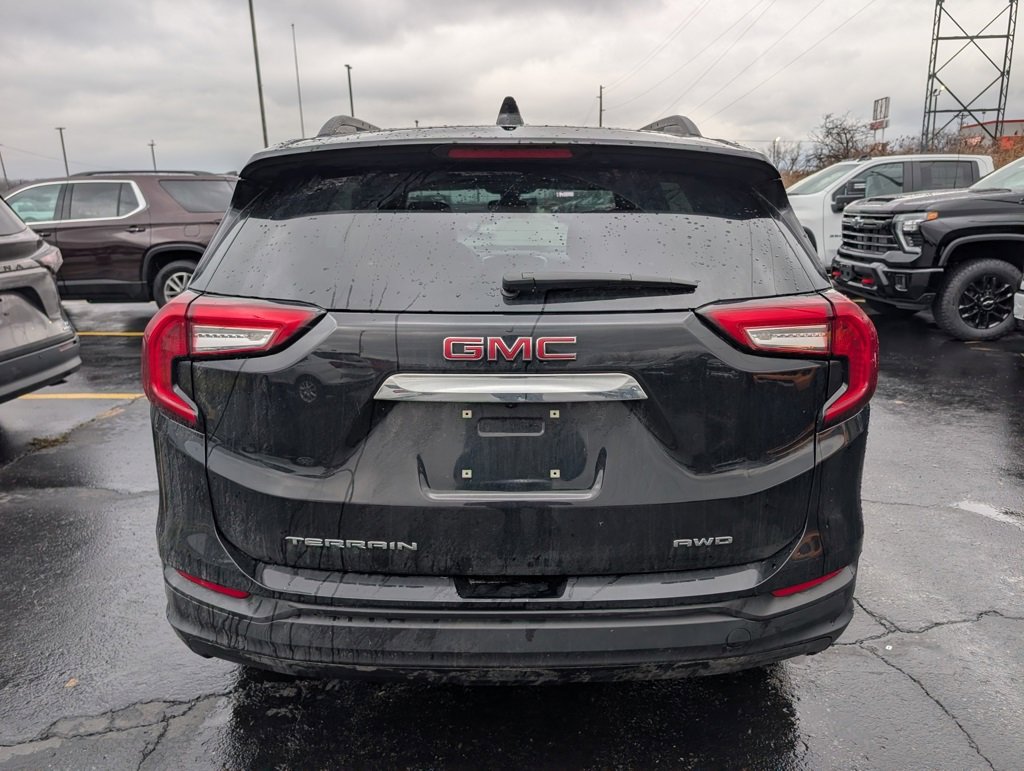 Used 2024 GMC Terrain SLE w/ Driver Convenience Package image 6