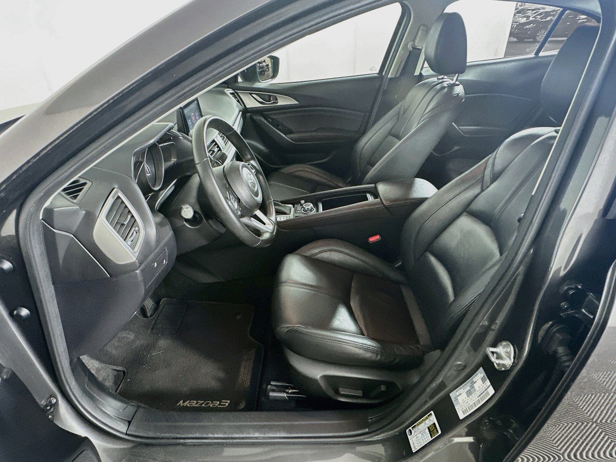 Used 2018 MAZDA MAZDA3 Touring FWD image 13