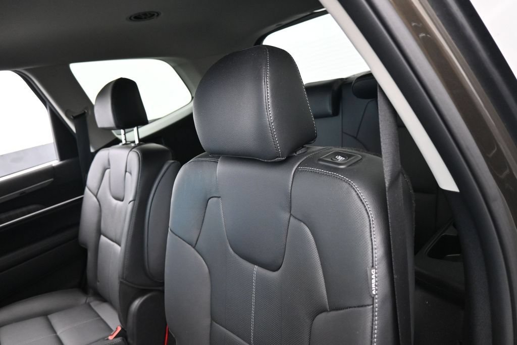 Used 2025 Kia Telluride EX w/ EX Captain's Chair Package FWD image 35