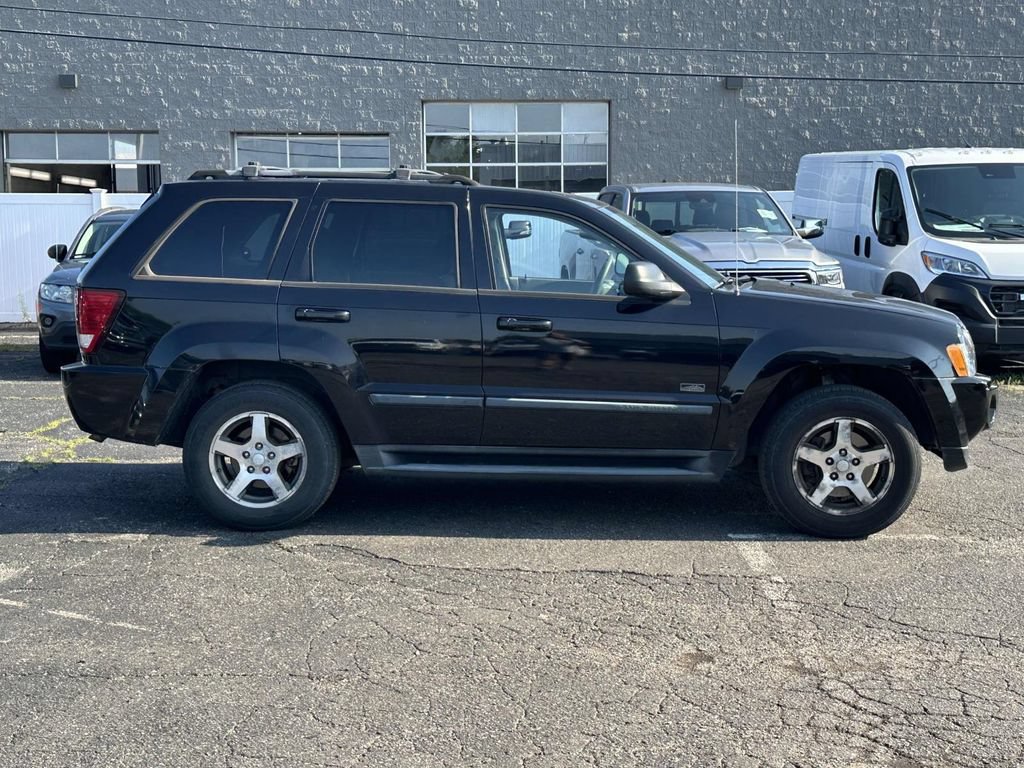 Used 2007 Jeep Grand Cherokee Laredo AWD/4WD image 2