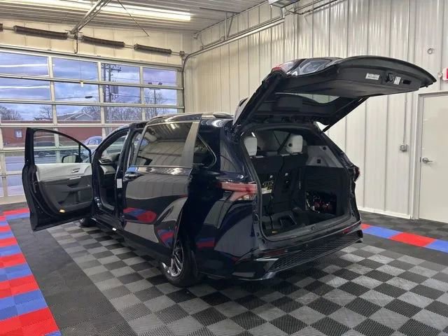 Used 2022 Toyota Sienna XSE image 13