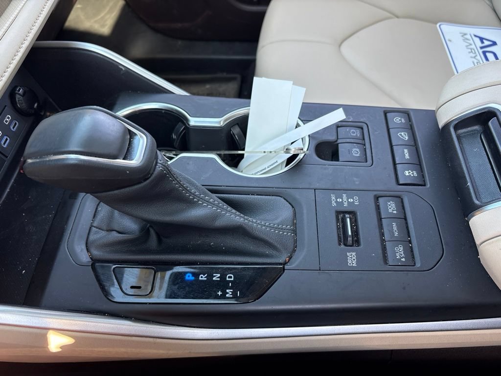 Used 2022 Toyota Highlander XLE AWD/4WD image 25