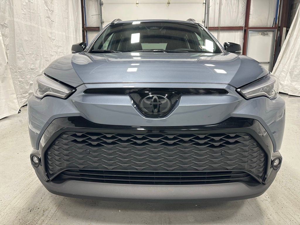 Used 2025 Toyota Corolla Cross XSE image 2