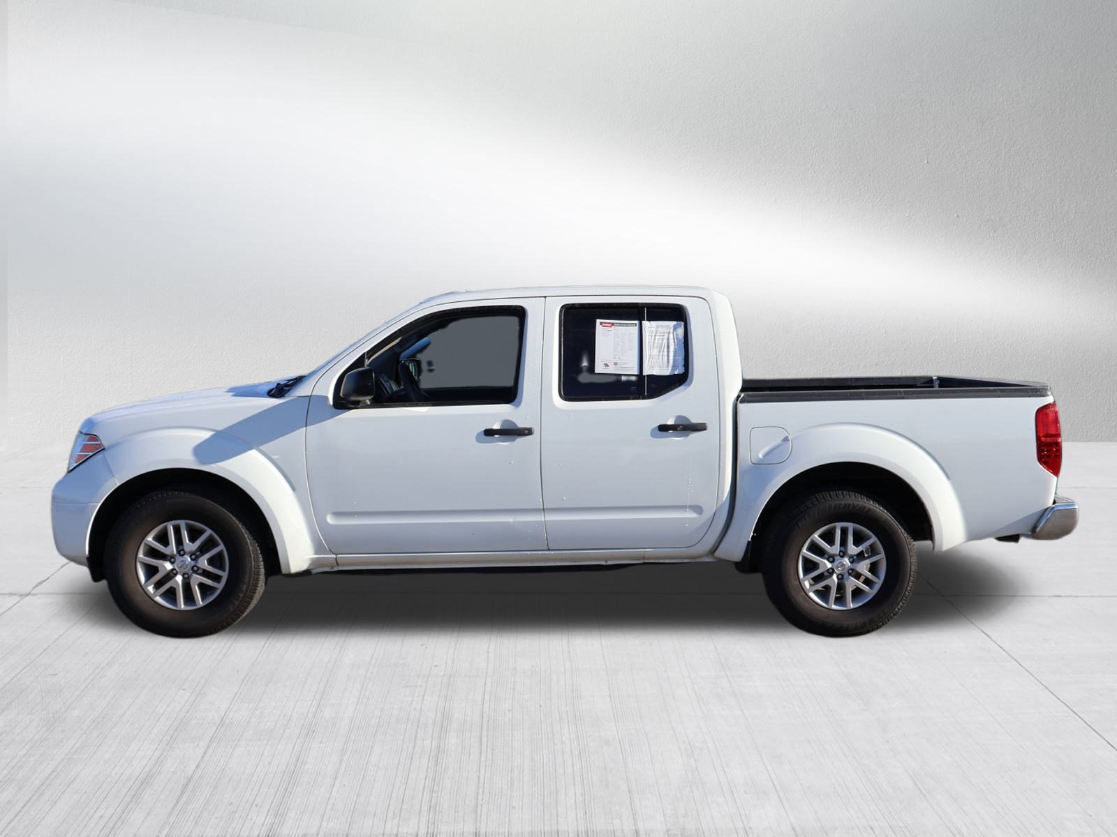 Used 2017 Nissan Frontier SV image 4