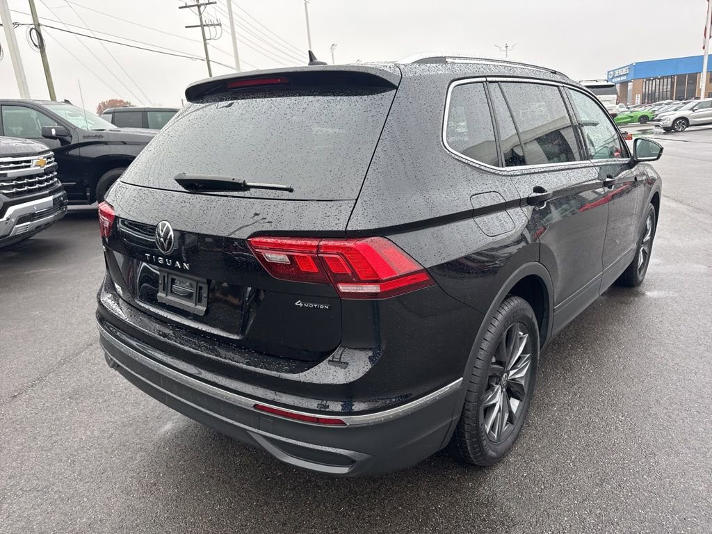 Used 2023 Volkswagen Tiguan SE w/ Panoramic Sunroof Package image 5