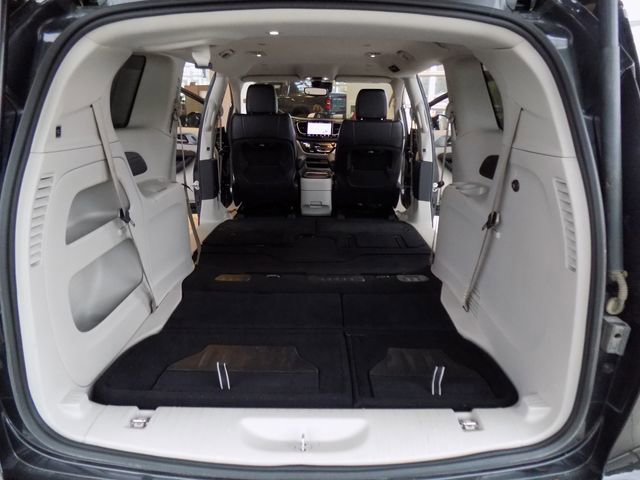 Used 2024 Chrysler Pacifica Touring-L image 34