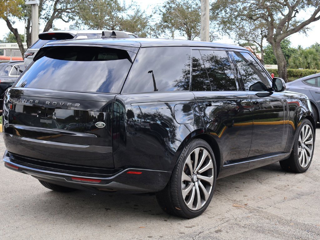 Used 2023 Land Rover Range Rover SE image 15