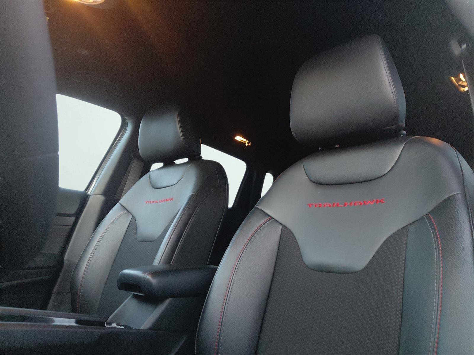 Used 2024 Jeep Compass Trailhawk w/ Trailhawk Convenience Group image 9