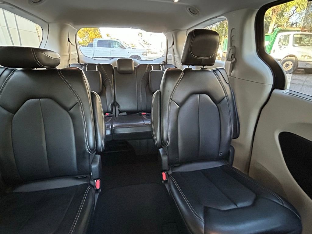 Certified 2024 Chrysler Pacifica Touring-L image 14
