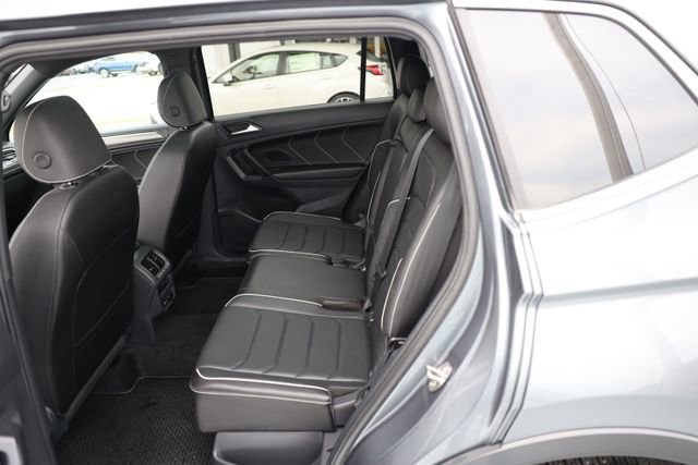Used 2023 Volkswagen Tiguan SEL R-Line AWD/4WD image 38