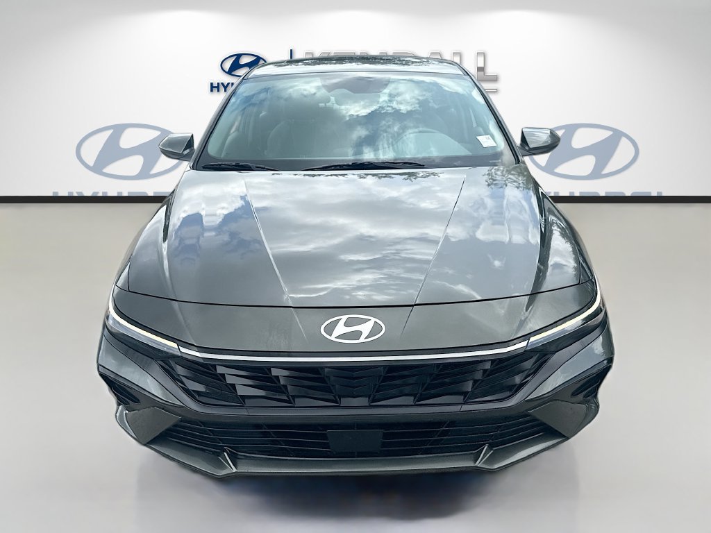 Used 2024 Hyundai Elantra SEL w/ Convenience Package FWD image 2