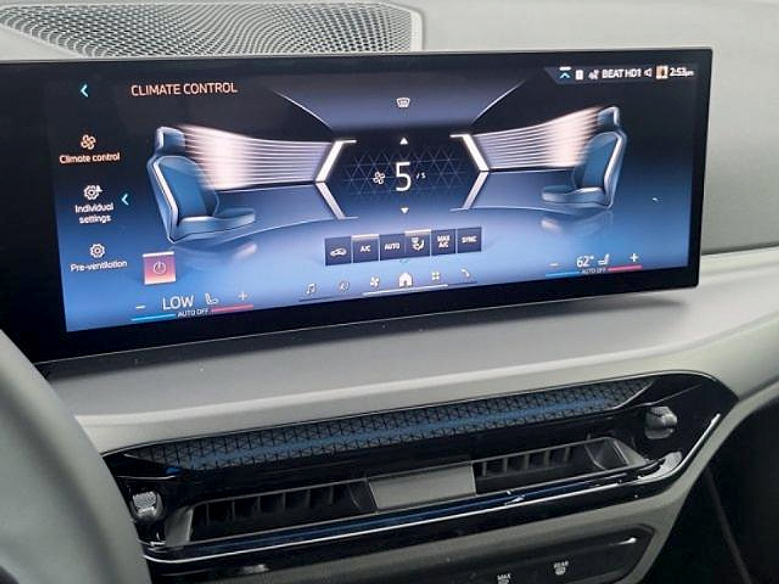 Used 2025 BMW 230i Coupe w/ M Sport Package RWD image 21
