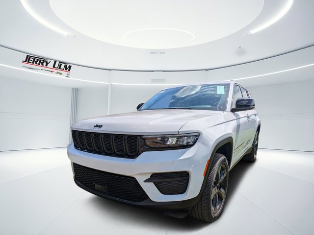 New 2025 Jeep Grand Cherokee Altitude image 35