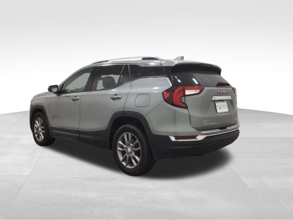 Used 2024 GMC Terrain SLT image 3