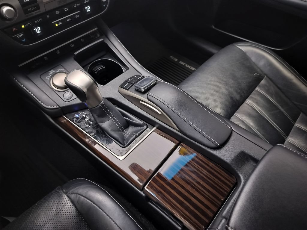 Used 2017 Lexus ES 300h FWD image 18