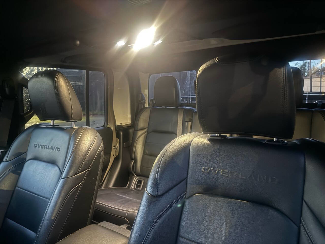 Used 2020 Jeep Gladiator Overland w/ Cold Weather Group AWD/4WD image 34