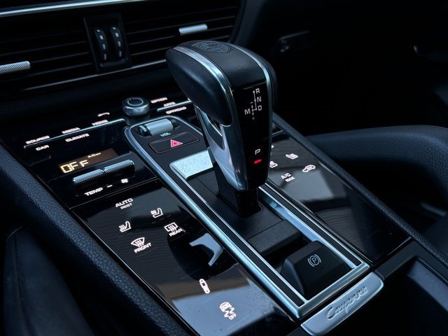 Certified 2022 Porsche Cayenne Platinum Edition image 21