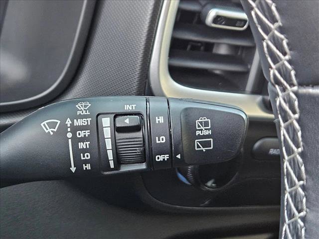 Used 2022 Hyundai Venue SEL w/ Cargo Package image 18