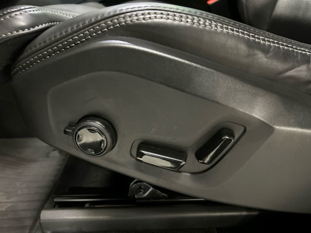 Certified 2023 Volvo XC90 B6 Ultimate w/ Protection Package Premier image 11
