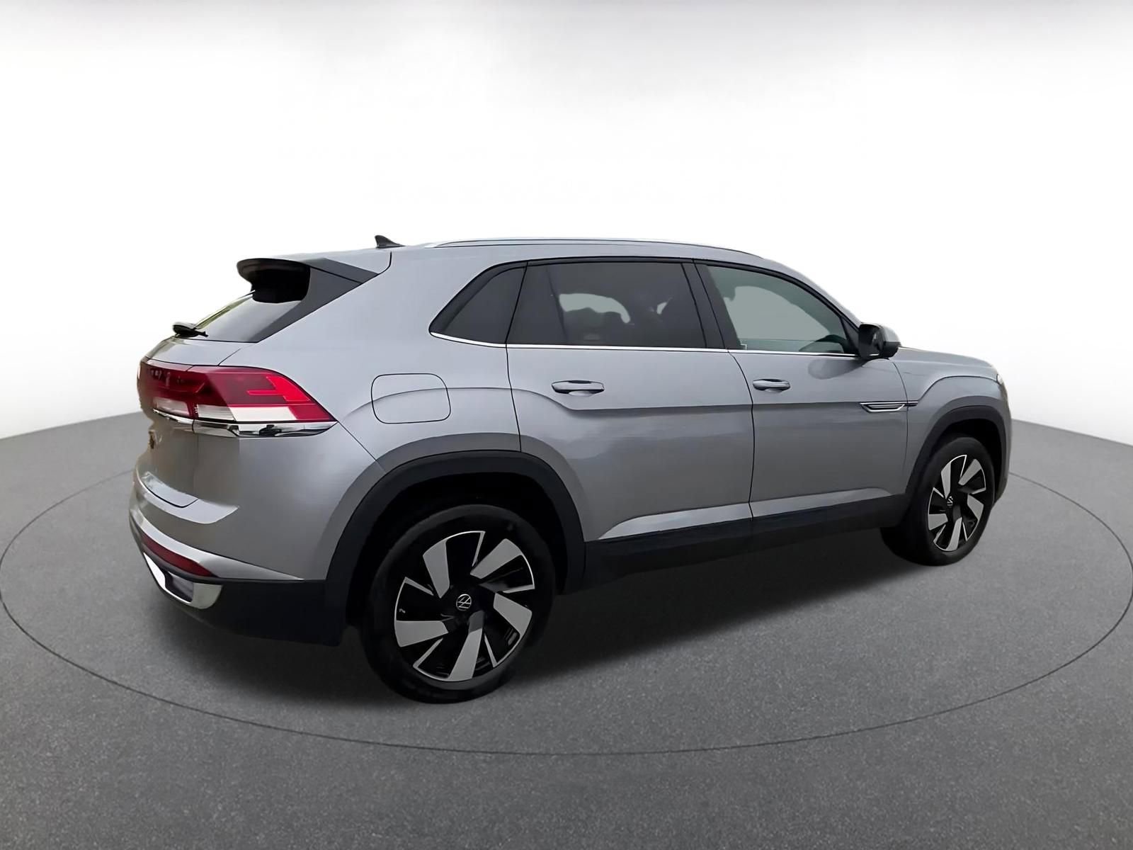 Used 2025 Volkswagen Atlas Cross Sport SE image 14