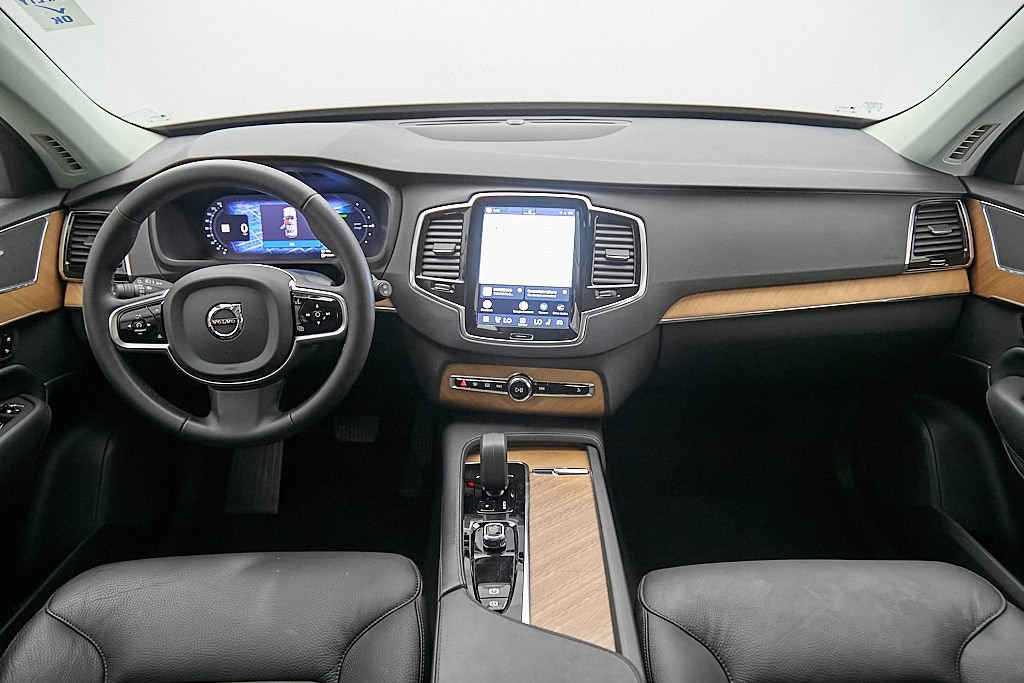 Certified 2025 Volvo XC90 T8 Plus w/ Protection Package Premier AWD/4WD image 25