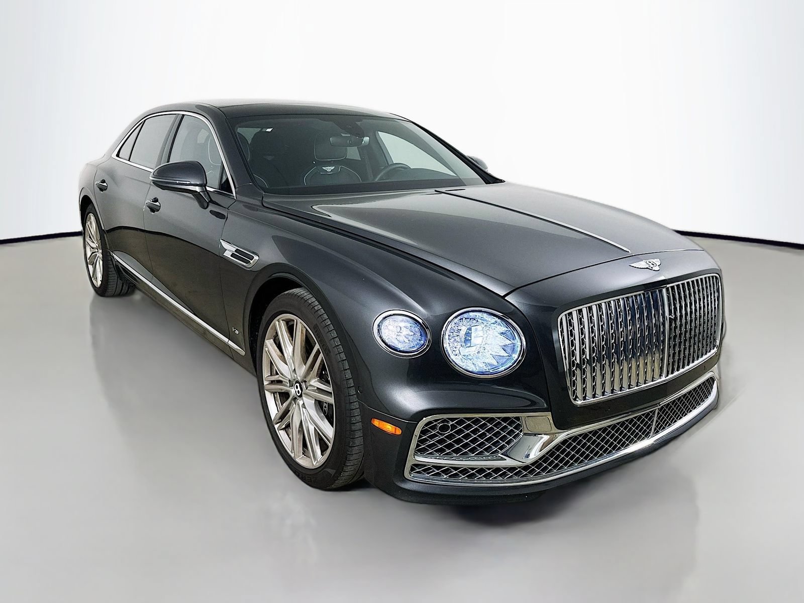 Used 2022 Bentley Flying Spur V8 AWD/4WD image 3