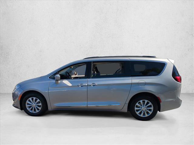 Used 2017 Chrysler Pacifica Touring-L image 9