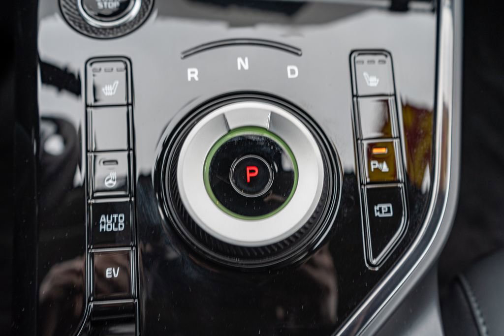 Used 2025 Kia Niro EX w/ EX Cold Weather Package image 30