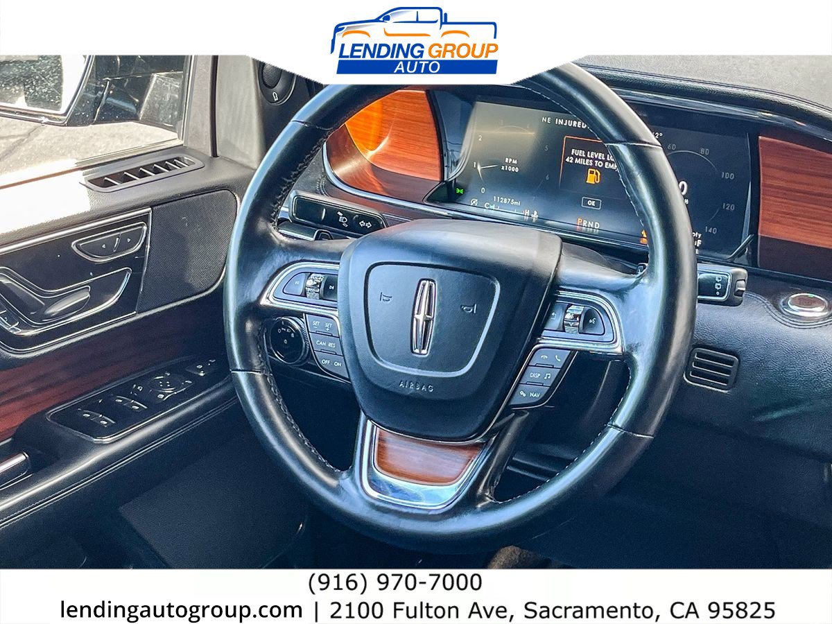 Used 2019 Lincoln Navigator Premiere image 13