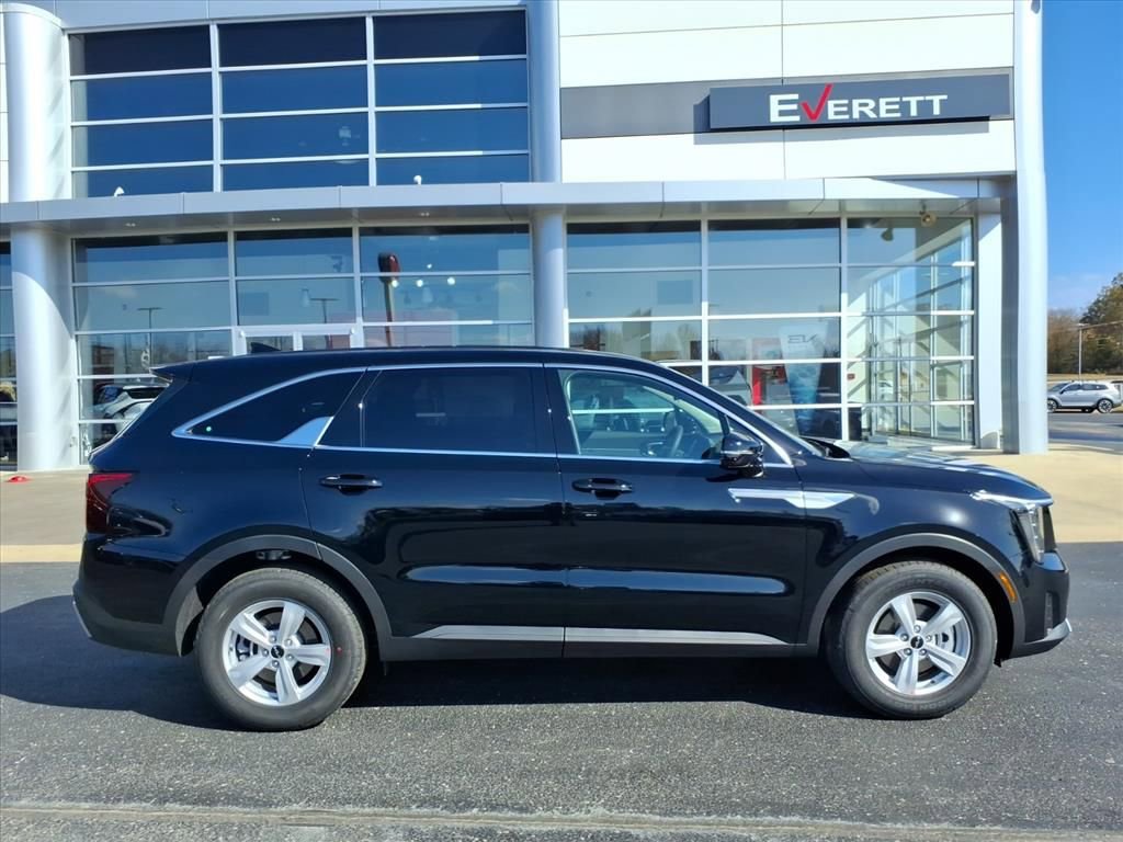 Used 2026 Kia Sorento LX FWD image 3