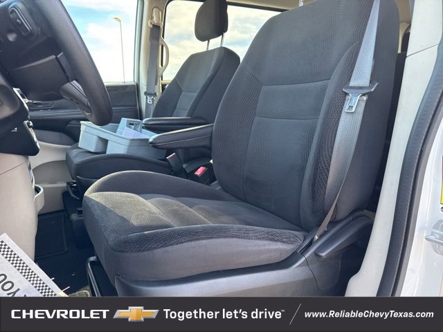 Used 2018 Dodge Grand Caravan SE w/ UConnect Hands-Free Group image 21