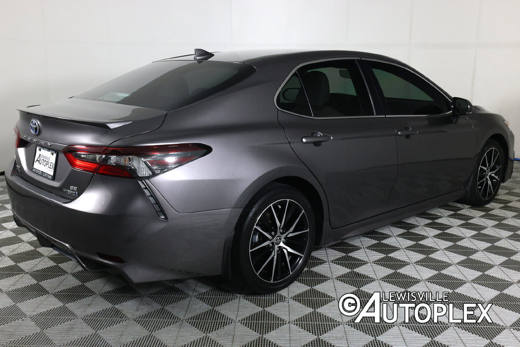 Used 2023 Toyota Camry SE FWD image 5